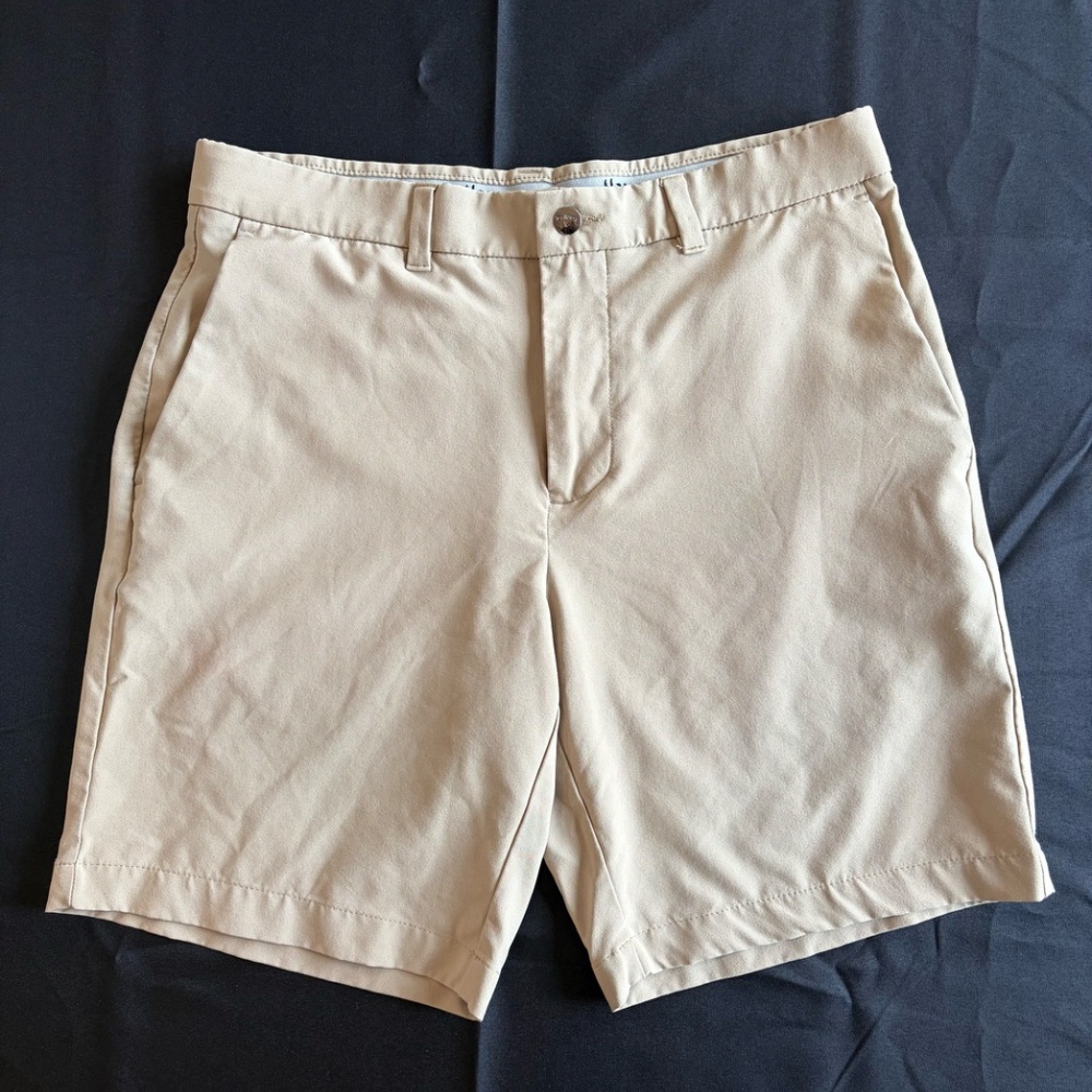 Callaway Men's Flat Front Golf Shorts in Beige